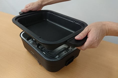 With handles easier for carrying the pan