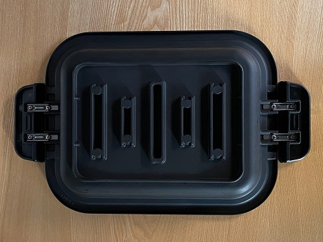 Efficient heating enabled by the pan’s ribbed underside