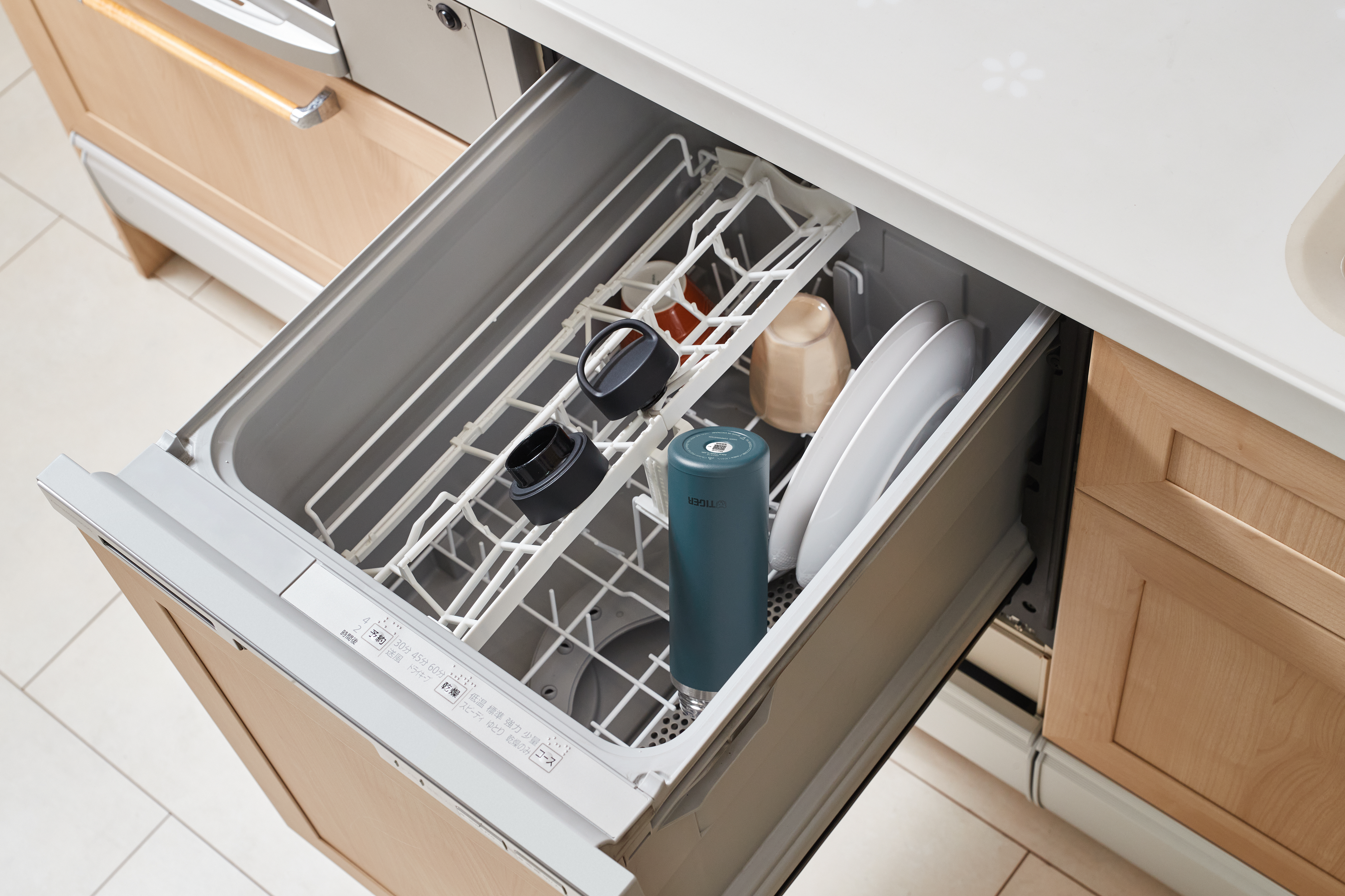 web_2022_mkb-t048al_ss_002.jpg (13.78 MB)