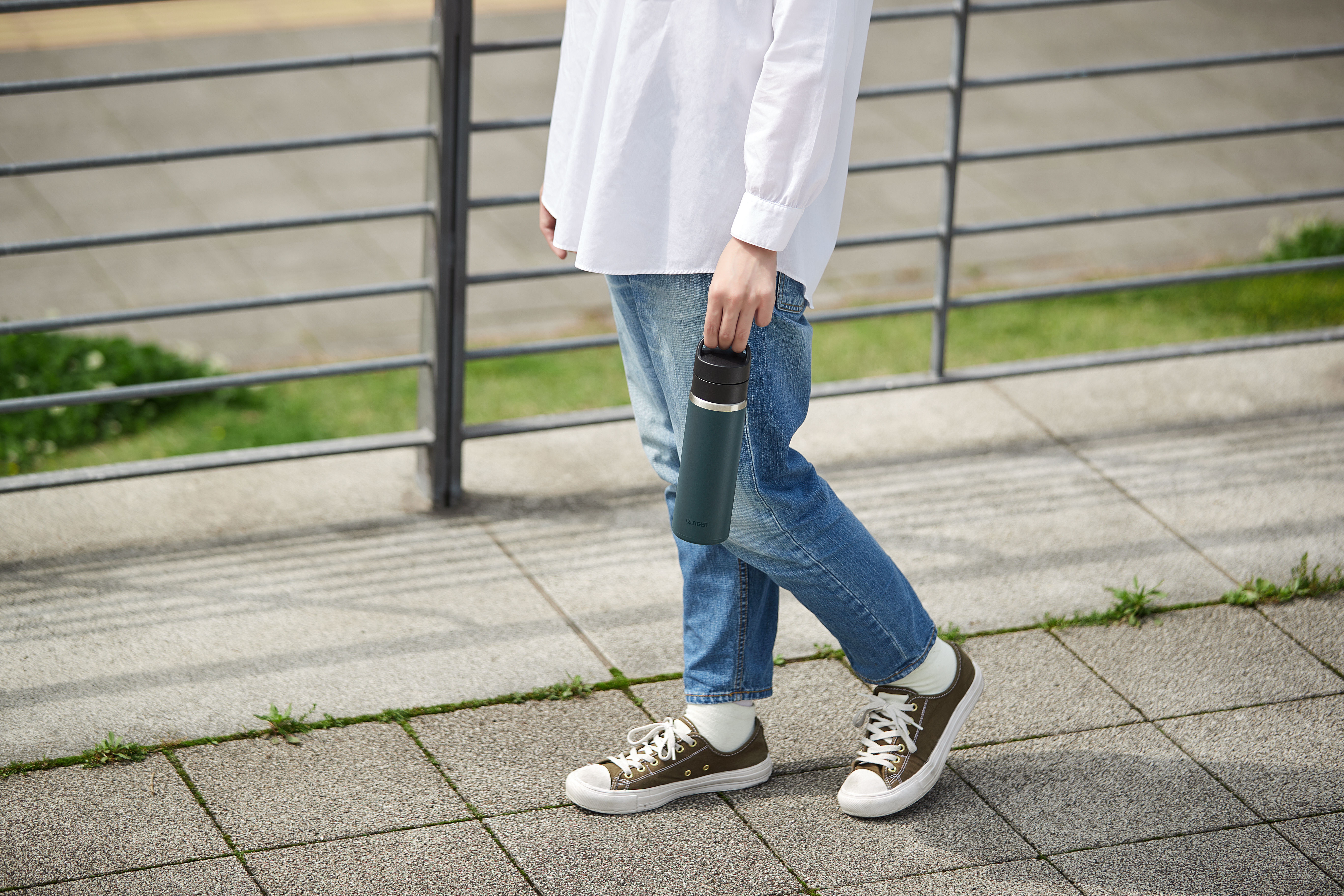 web_2022_mkb-t048al_ss_010.jpg (16.63 MB)