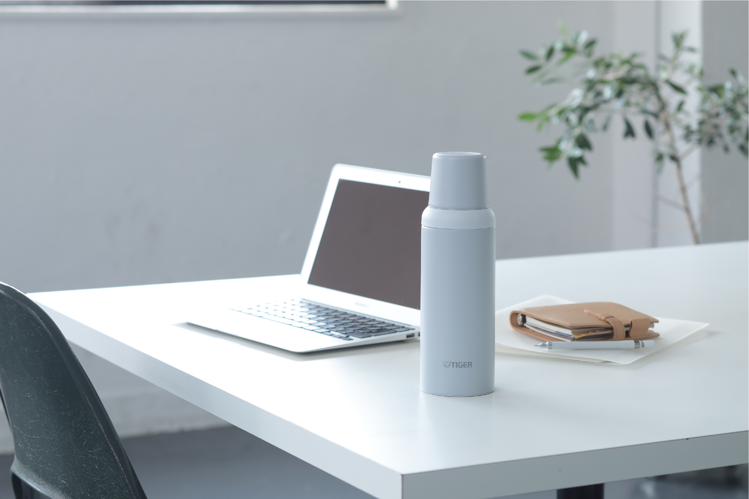 stainless-steel-thermal-bottle-msi-new-subtle-color-tone-grayish-white.jpg (1.22 MB)