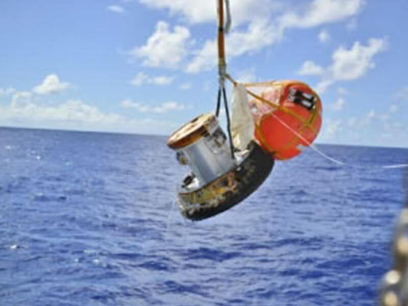 Récupération de la petite capsule de retour HTV(fournie par JAXA)