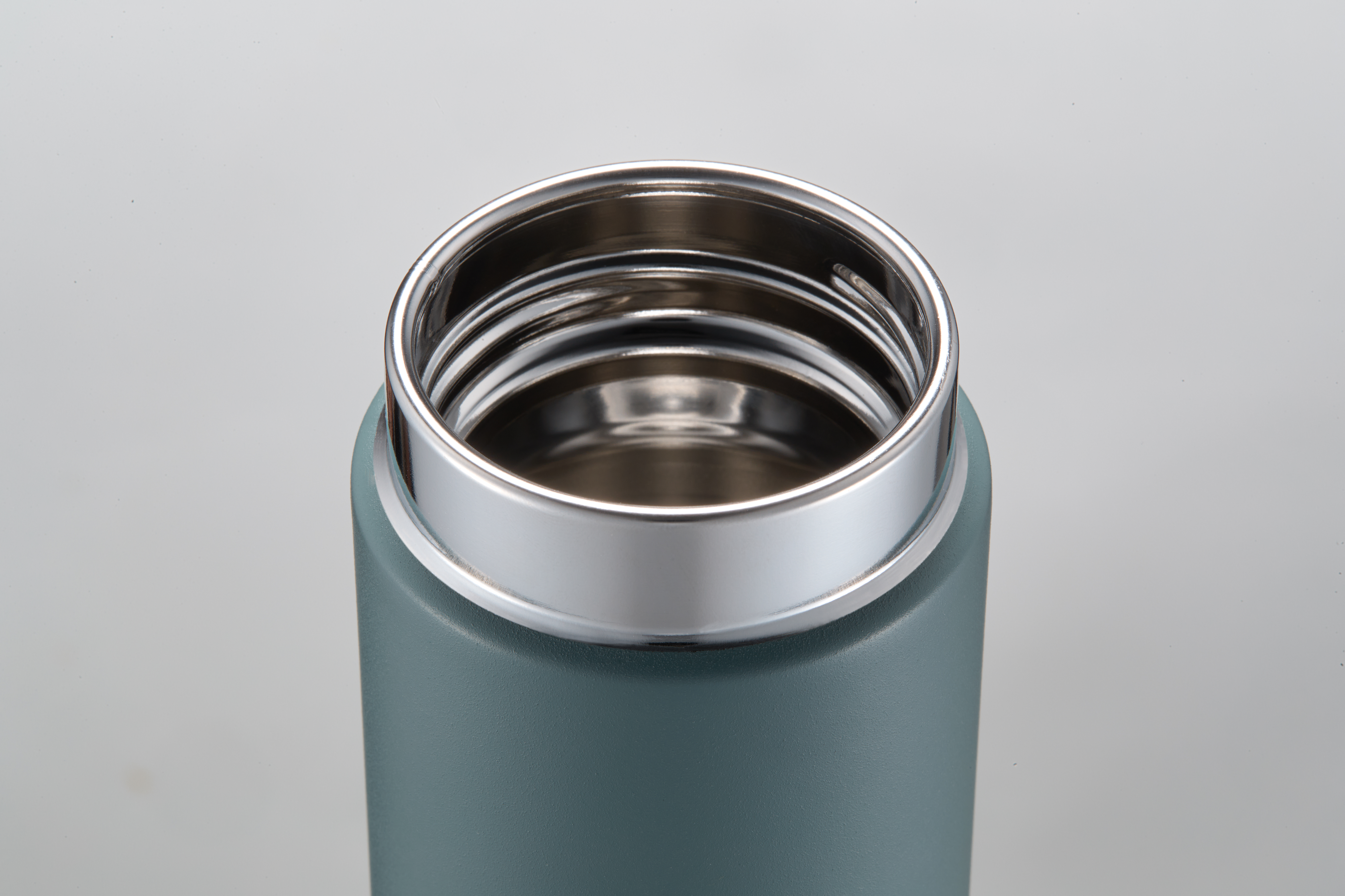 web_2022_mmz-w050gw_ss_001.jpg (10.17 MB)