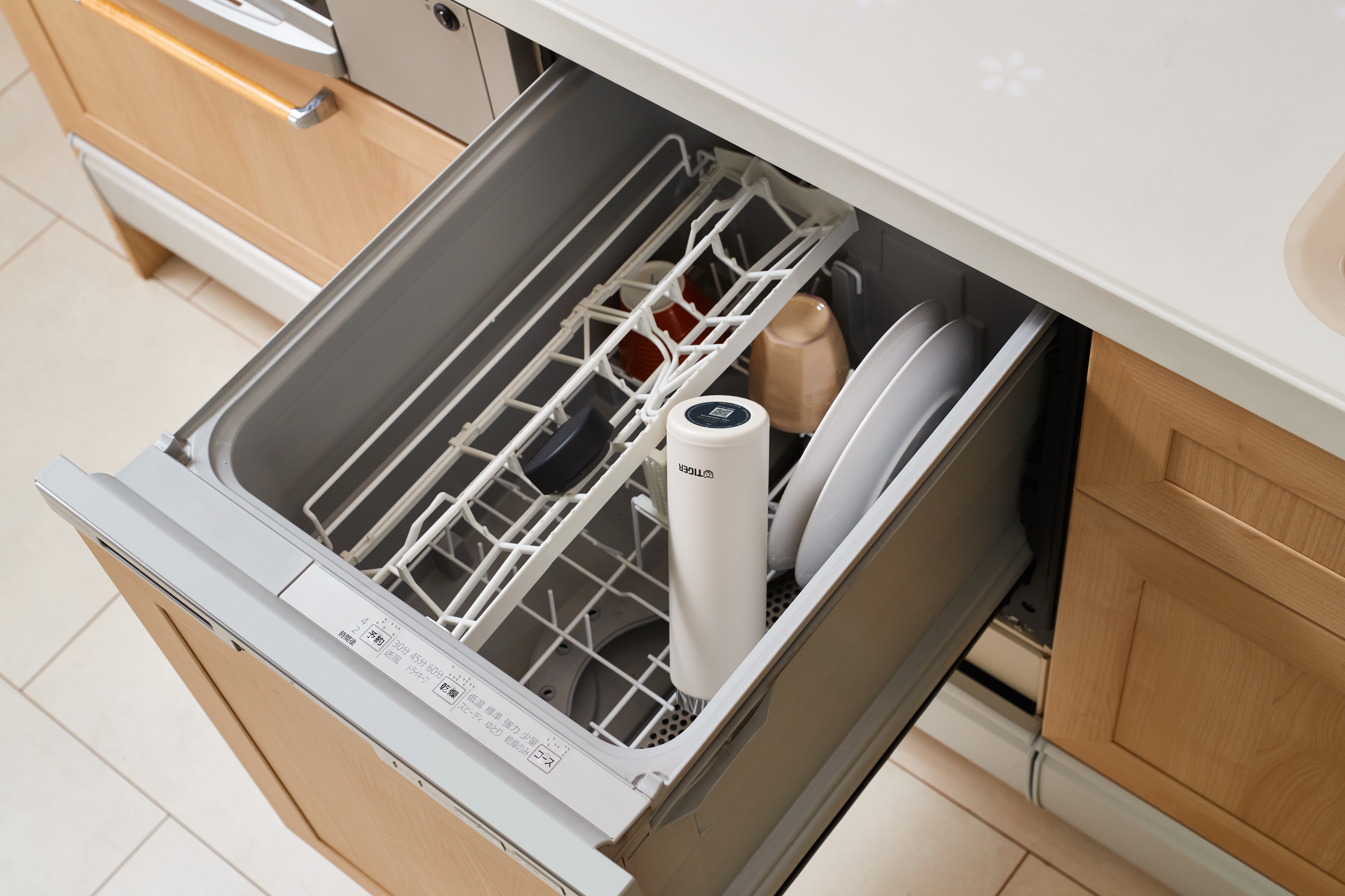 web_2022_mmz-w050wk_ss_004.jpg (14.28 MB)