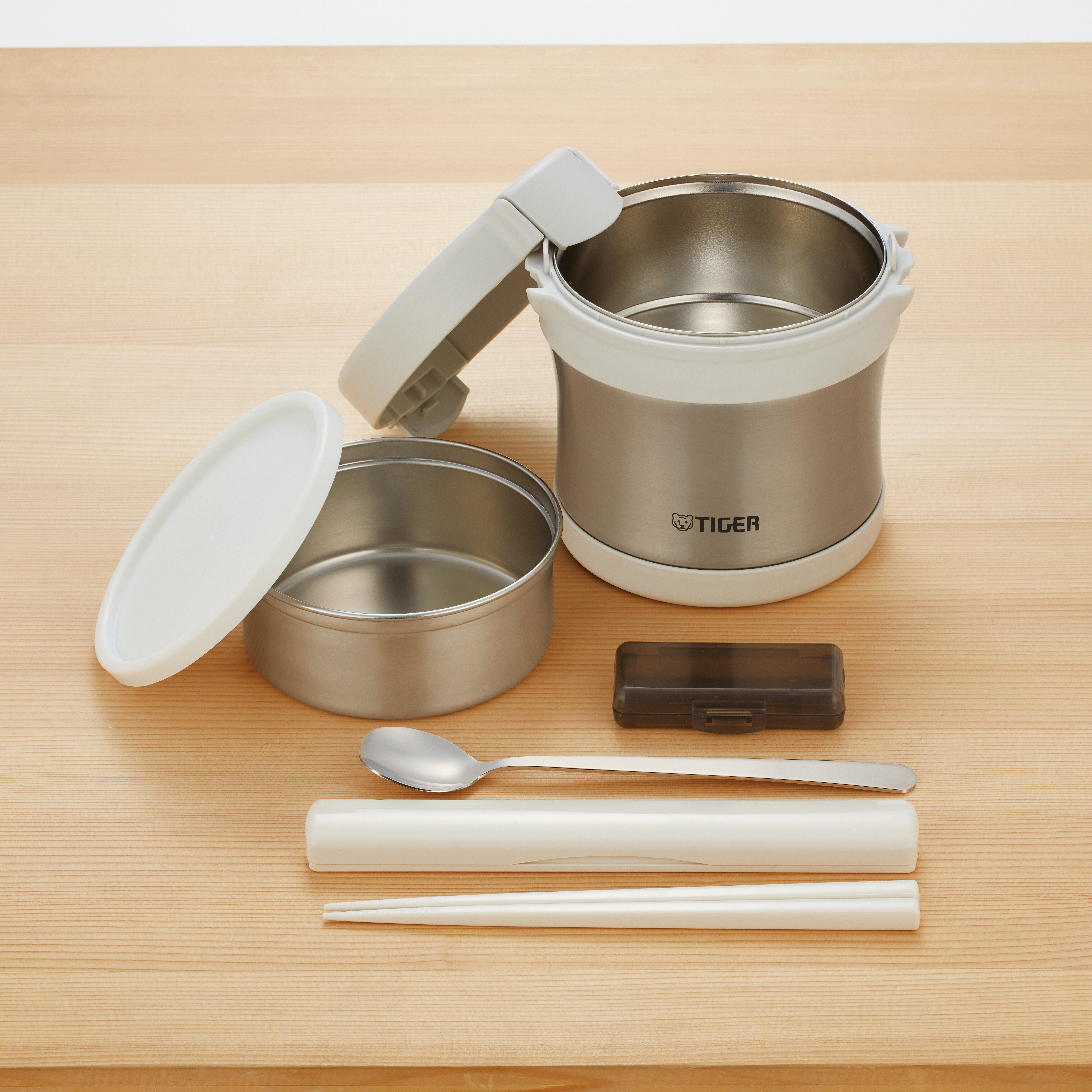 web_2020_LXB-A_001.jpg (27.36 MB)