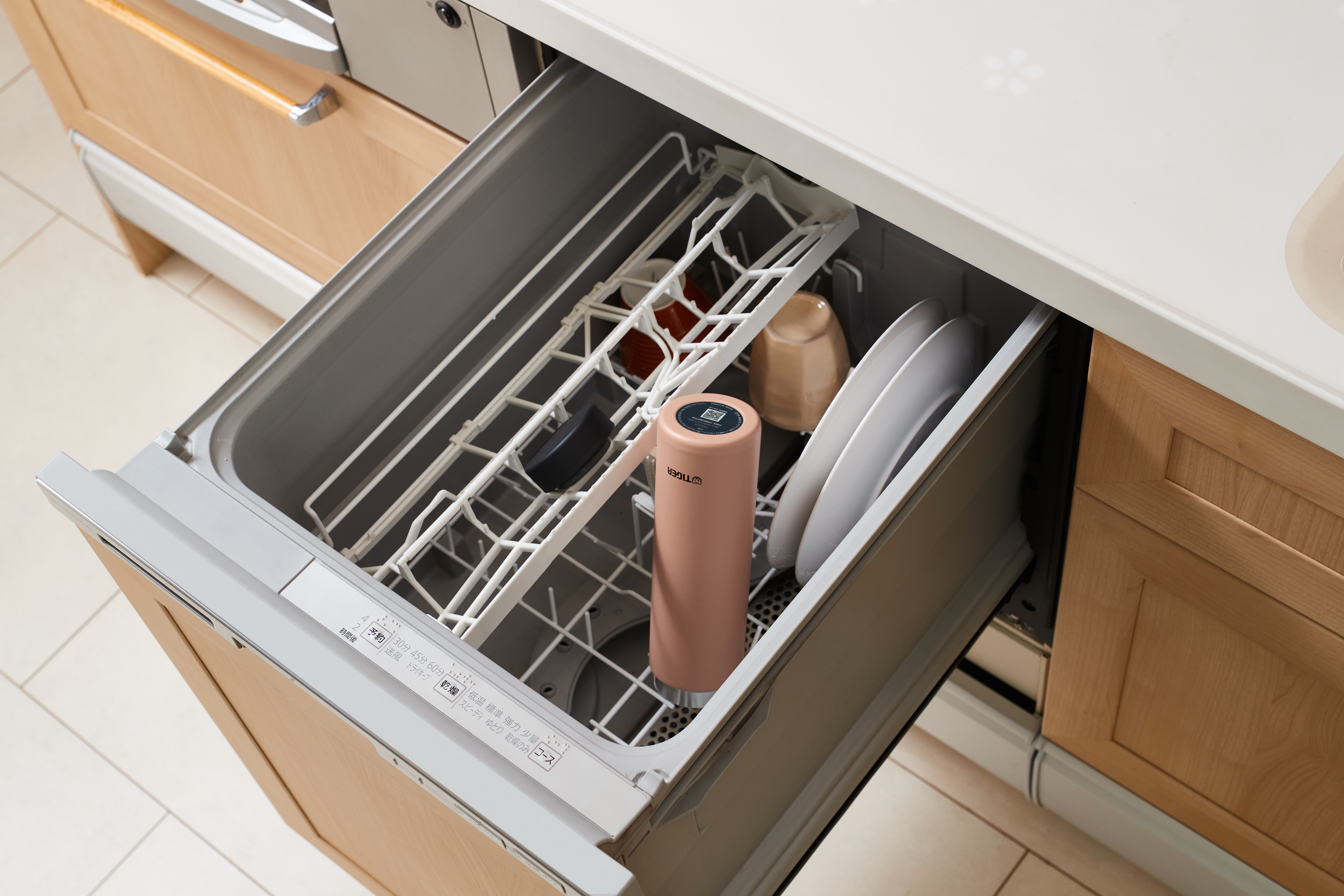 web_2022_mmz-w050cw_ss_003.jpg (14.05 MB)